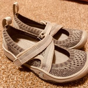 Keen Mary Janes size 8